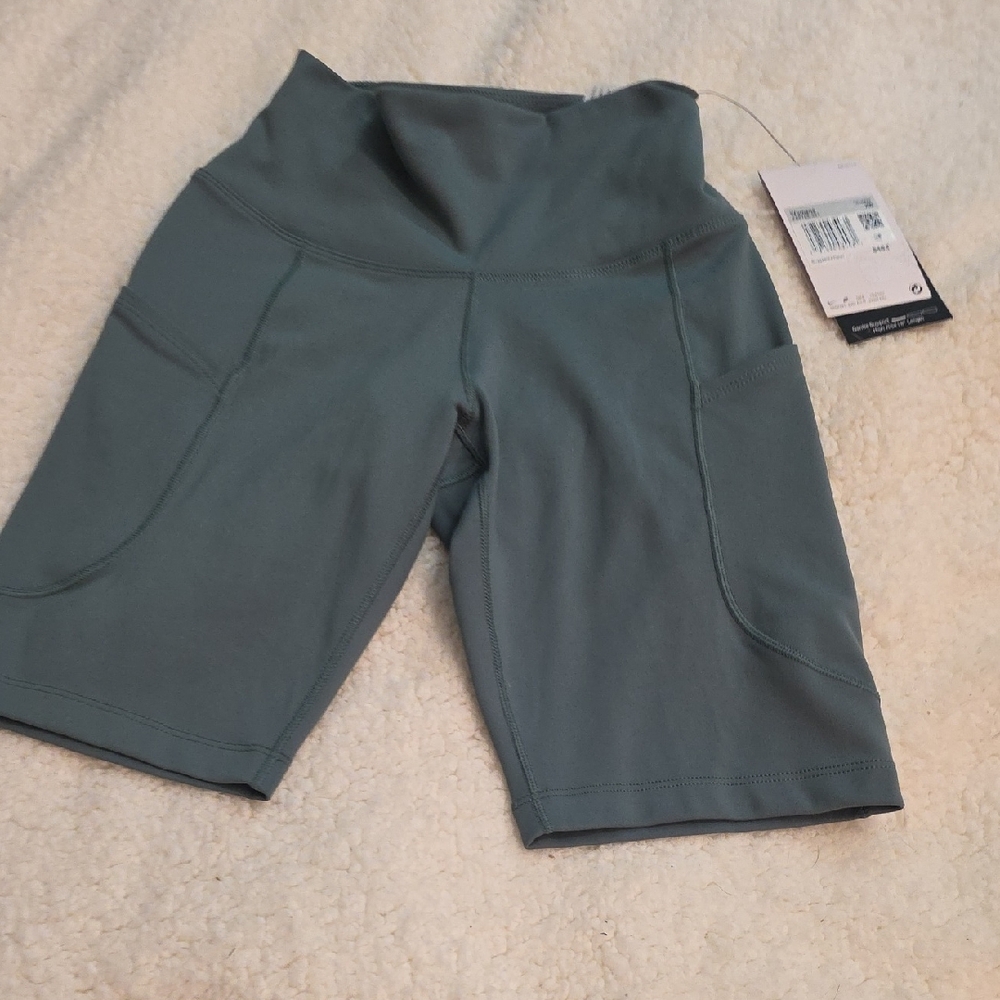 Nike Women's High-Waisted Green Bike Shorts